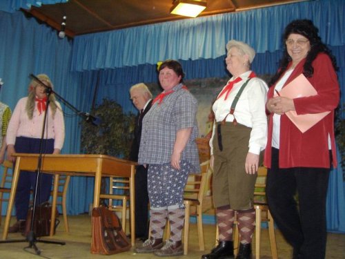 Hraje celá dědina aneb S veselou myslí na nesmysly. - 18.3.2006